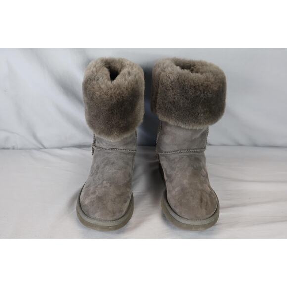 UGG Classic Short Boots Womens Size 7 Sheepskin Suede Winter 5815 Warm Cozy Shoe - Picture 1 of 10